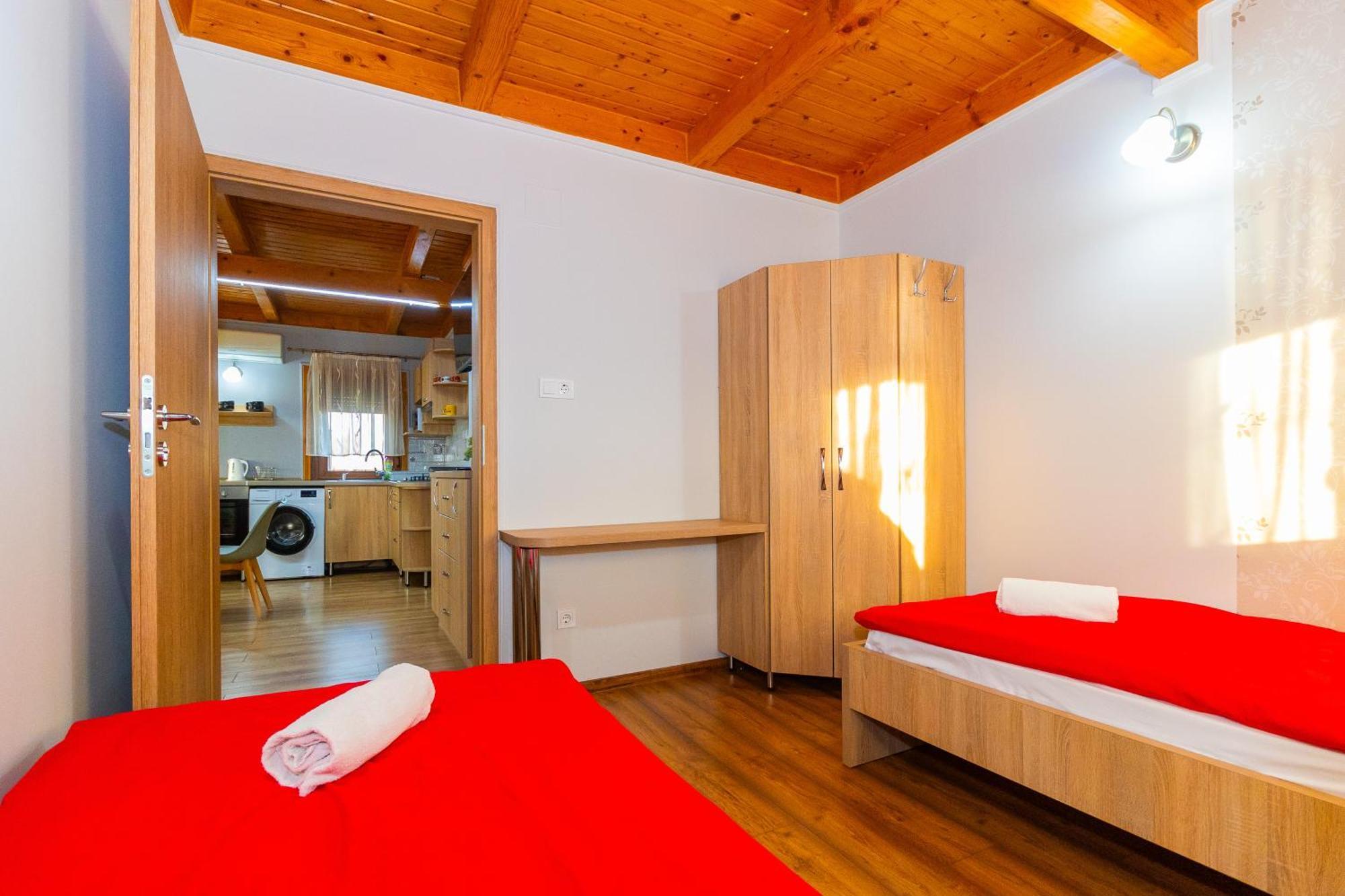 Tisza Panzio Es Apartman Tiszaujvaros Exterior photo