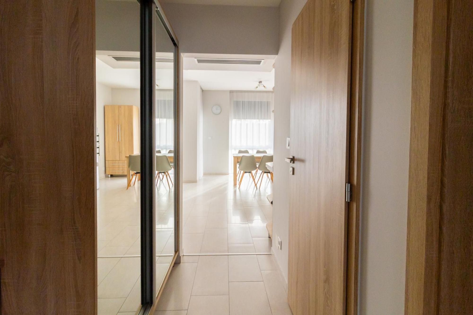 Tisza Panzio Es Apartman Tiszaujvaros Exterior photo